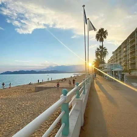 Superbe Studio Proche Palais Et Plages A Pieds דירה