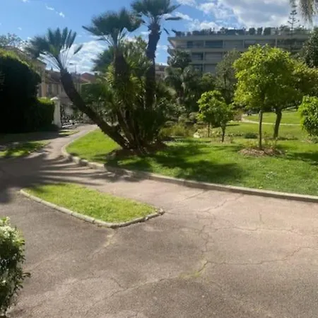 Superbe Studio Proche Palais Et Plages A Pieds דירה *